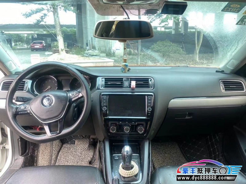 17年大众速腾轿车抵押车出售