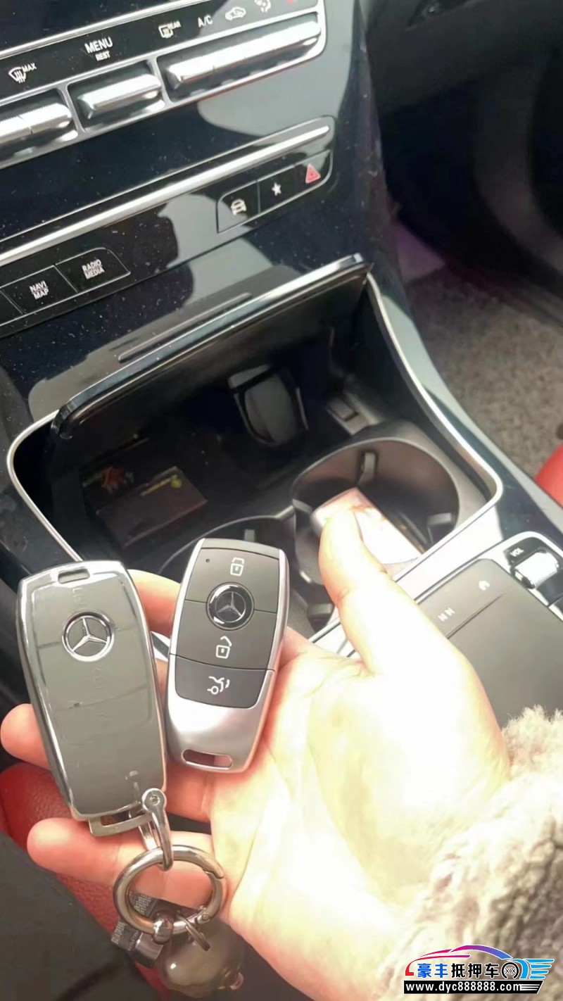 22年奔驰GLCSUV抵押车出售