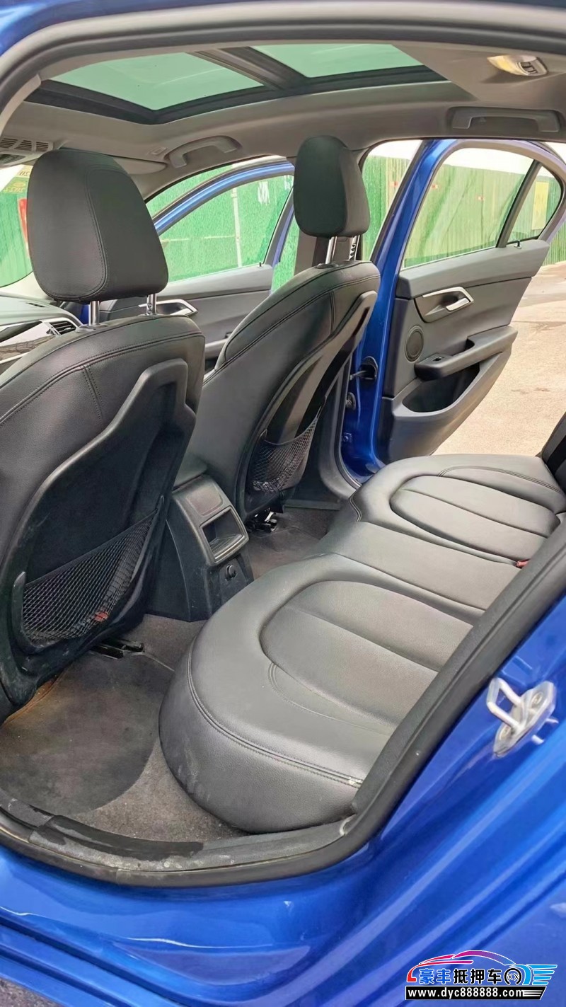 18年宝马1系轿车抵押车出售