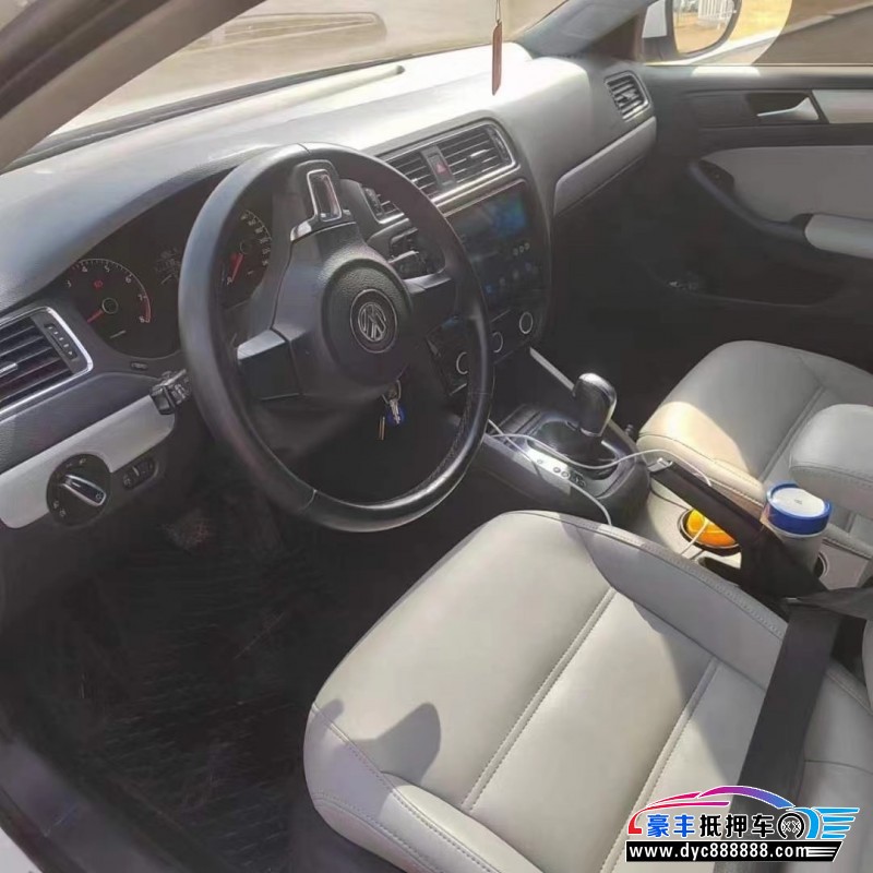 15年大众速腾轿车抵押车出售