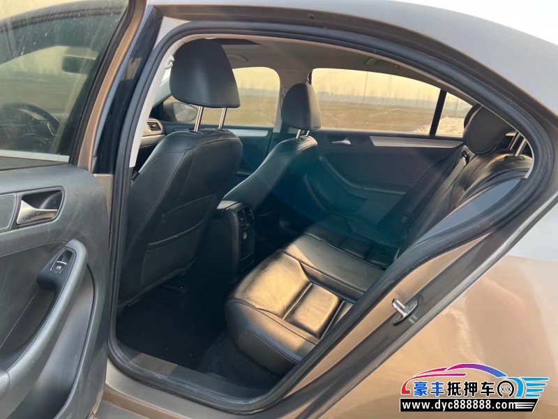 13年大众速腾轿车抵押车出售