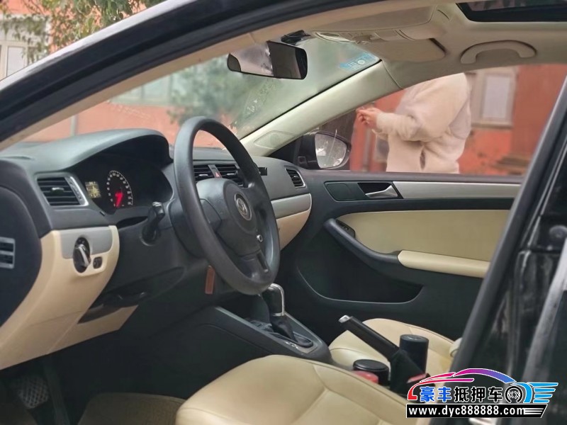 13年大众速腾轿车抵押车出售