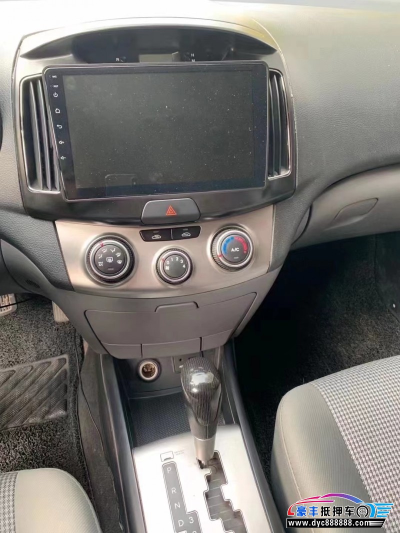 16年现代悦动轿车抵押车出售