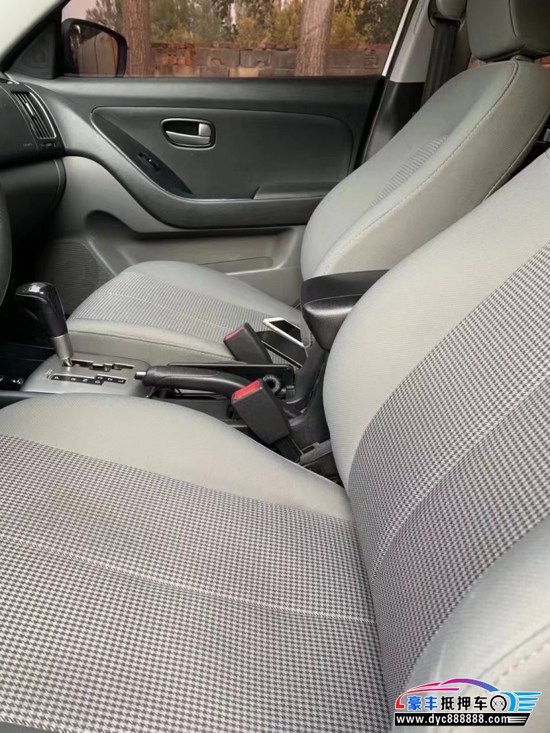 16年现代悦动轿车抵押车出售