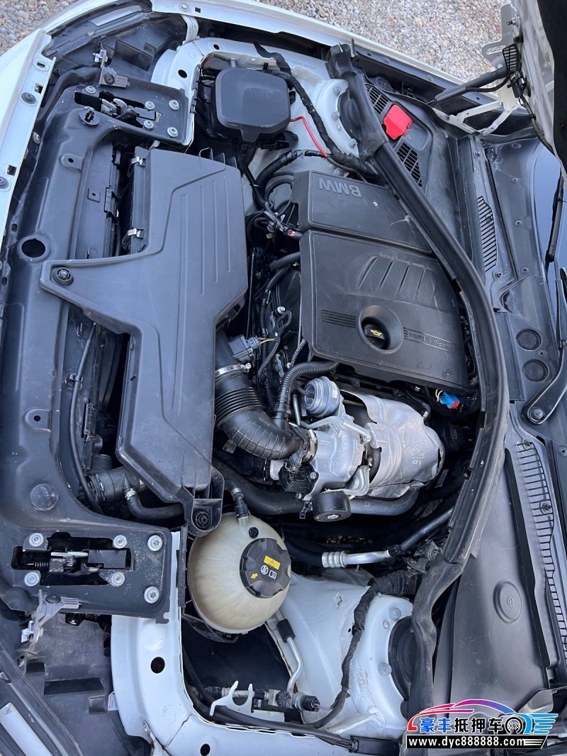 16年宝马1系轿车抵押车出售