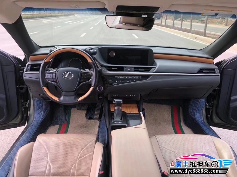 18年雷克萨斯ES轿车抵押车出售