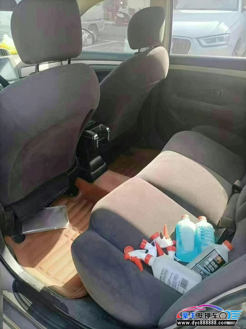 16年日产轩逸轿车抵押车出售