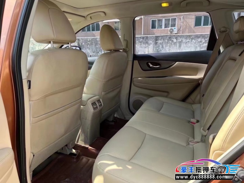 14年日产奇骏轿车抵押车出售