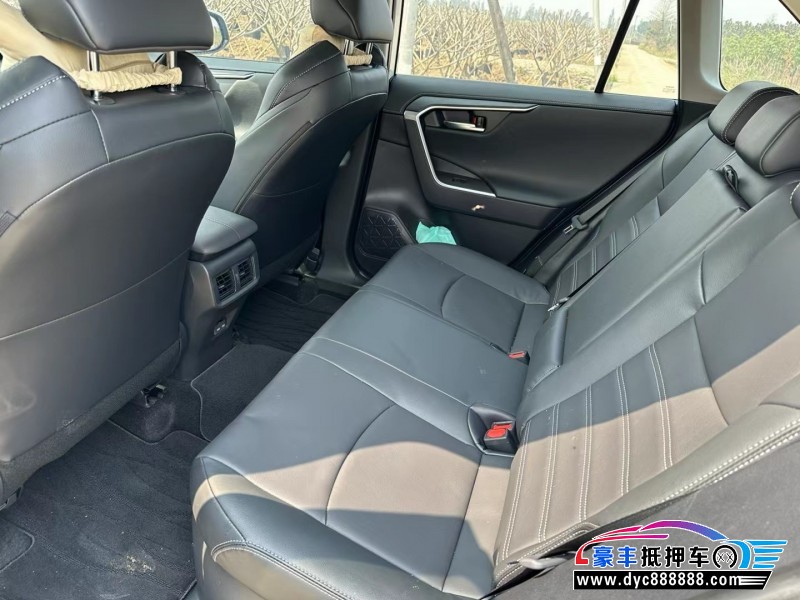 22年丰田威兰达轿车抵押车出售