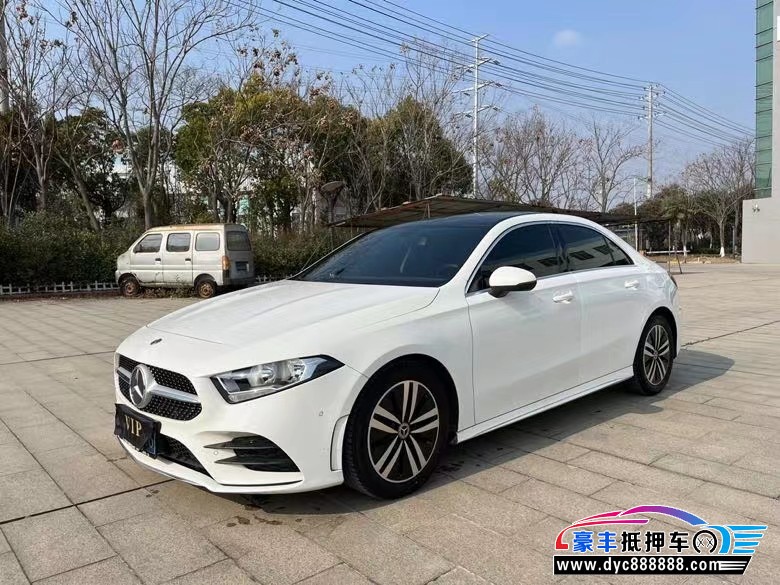 19年奔驰A轿车抵押车出售