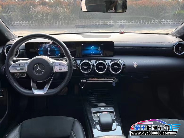 19年奔驰A轿车抵押车出售