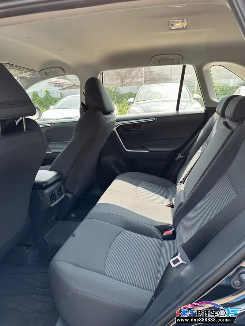 22年丰田威兰达轿车抵押车出售