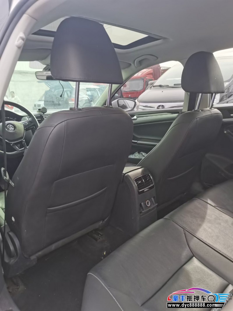 19年大众速腾轿车抵押车出售