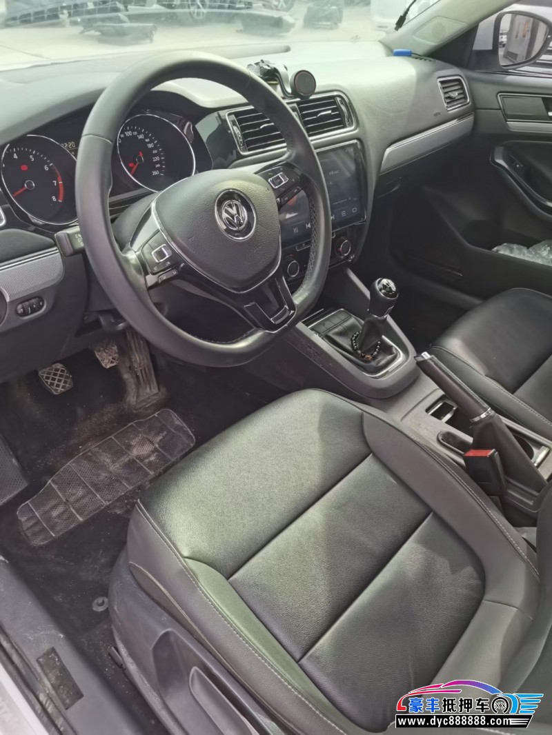 19年大众速腾轿车抵押车出售