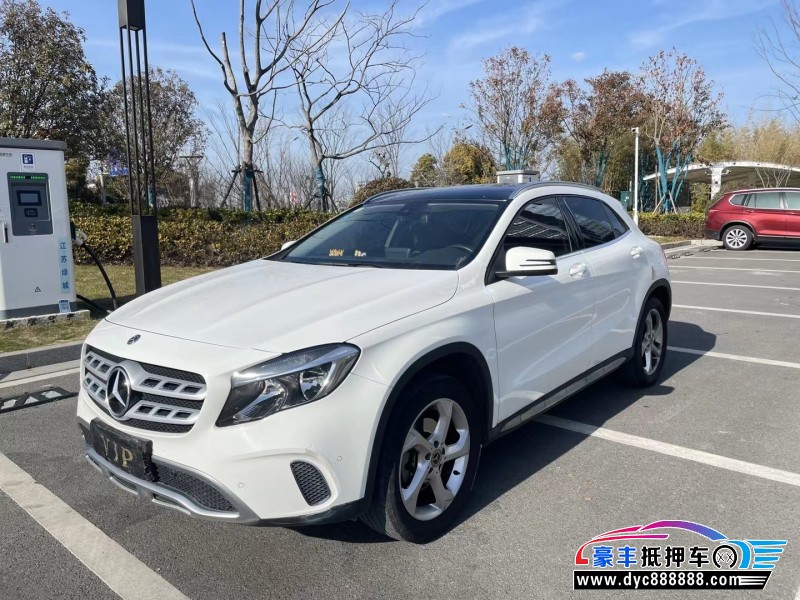 18年奔驰GLA轿车抵押车出售