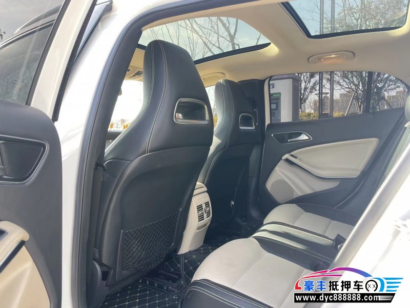 18年奔驰GLA轿车抵押车出售