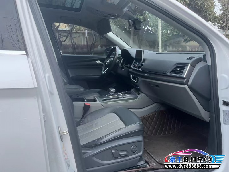 18年奥迪Q5轿车抵押车出售