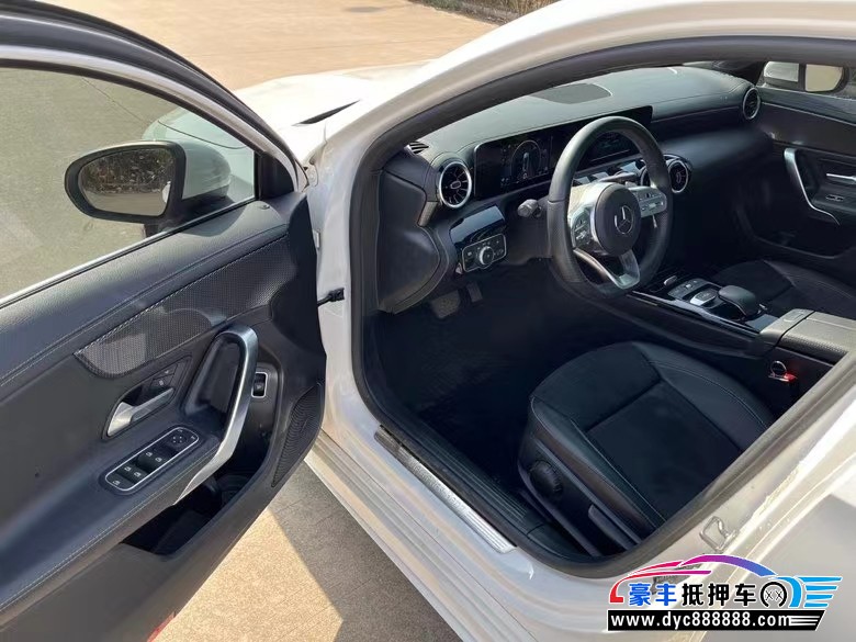 20年奔驰A轿车抵押车出售