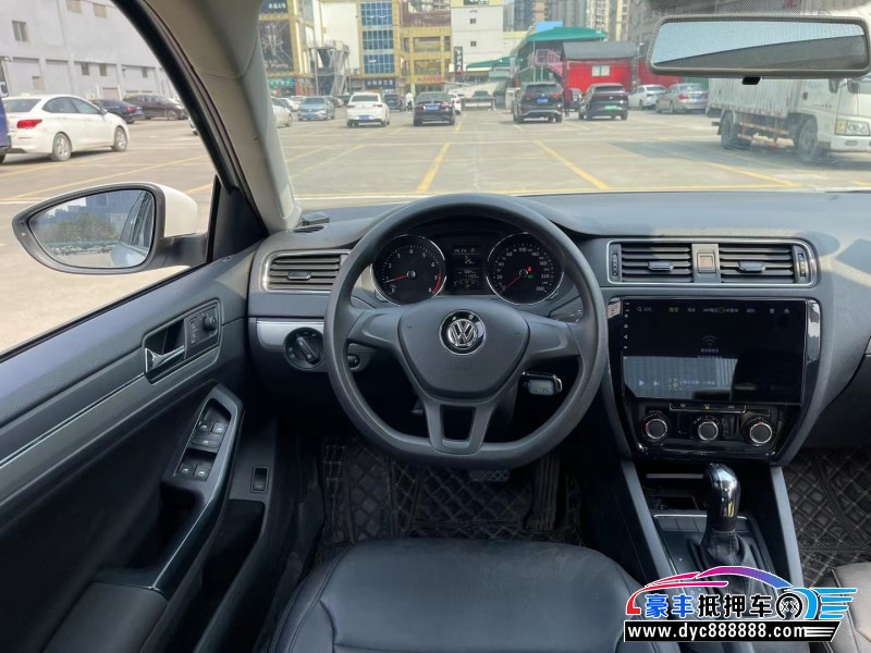 19年大众速腾轿车抵押车出售