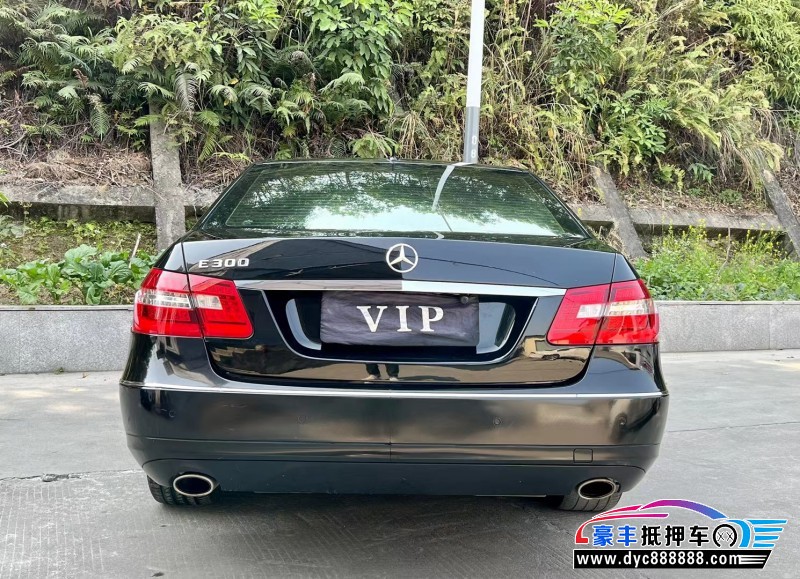 10年奔驰E级轿车抵押车出售