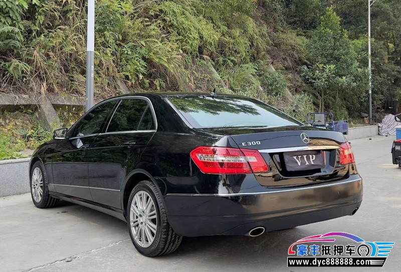 10年奔驰E级轿车抵押车出售