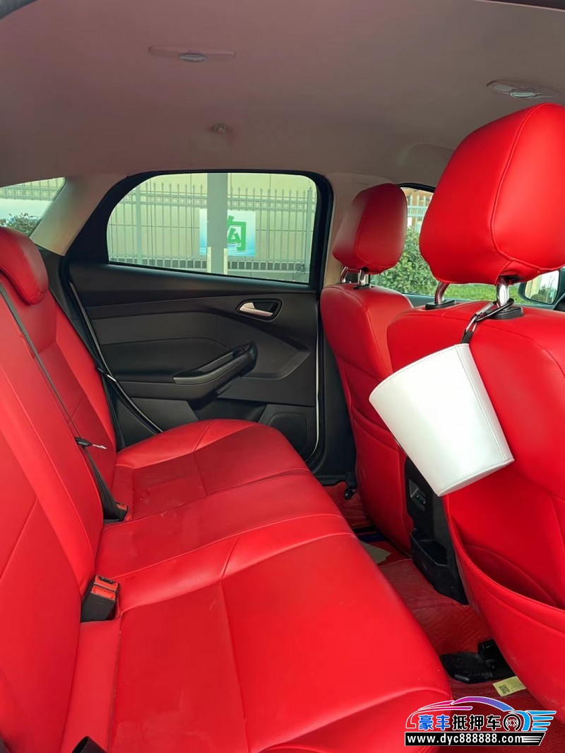 17年福特福克斯轿车抵押车出售