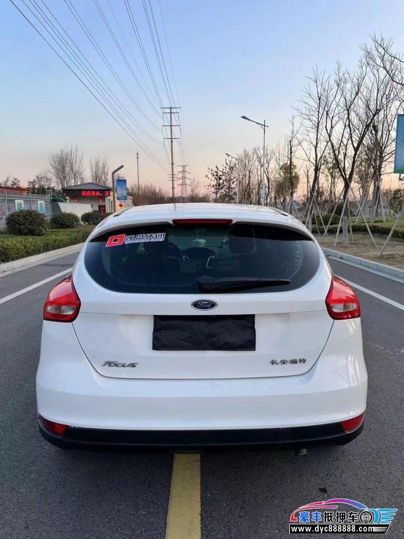 17年福特福克斯轿车抵押车出售
