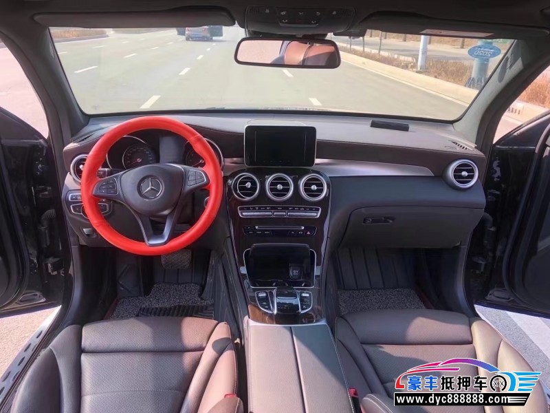 19年奔驰GLC轿车抵押车出售