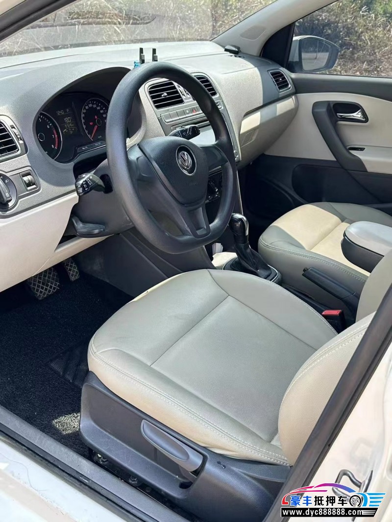 15年大众polo轿车抵押车出售