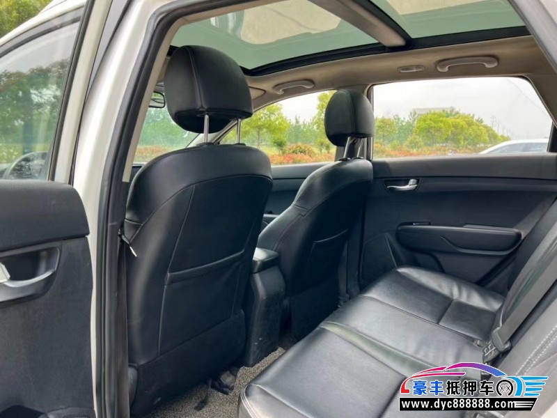 16年起亚KX3轿车抵押车出售