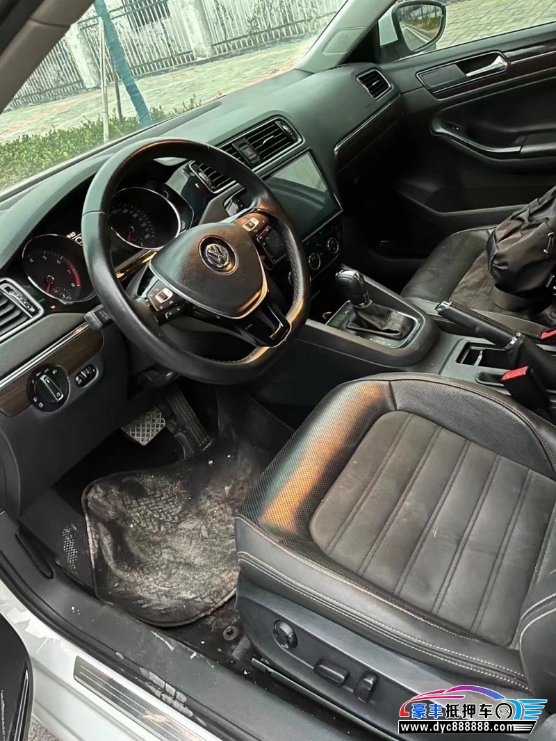 16年大众速腾轿车抵押车出售