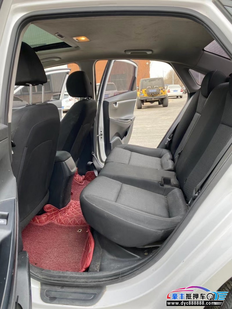 17年现代悦动轿车抵押车出售