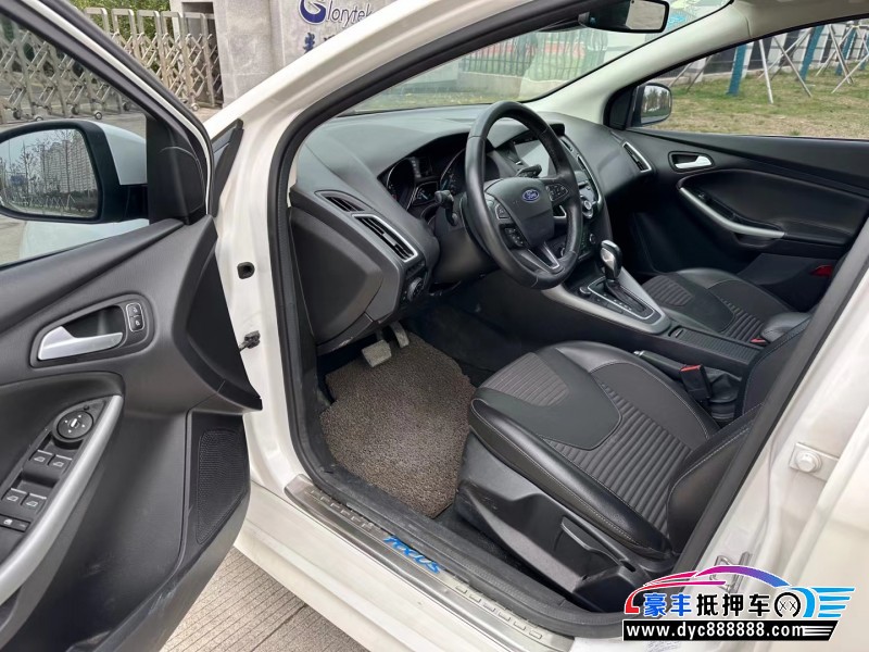 17年福特福克斯轿车抵押车出售