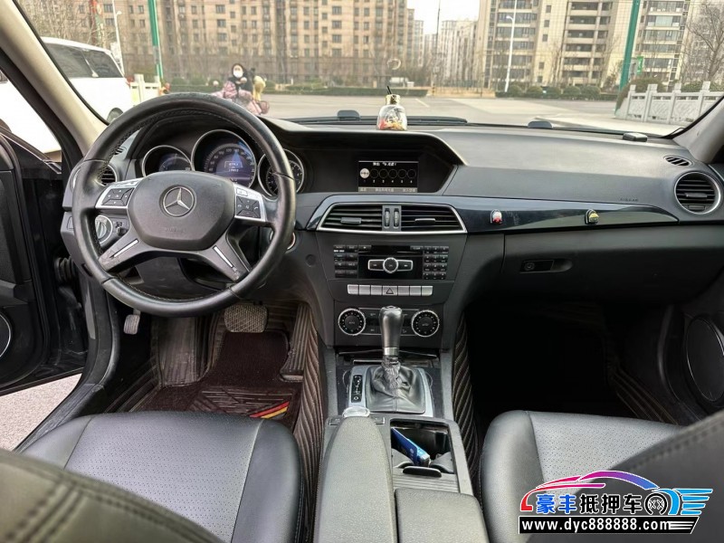 13年奔驰C轿车抵押车出售