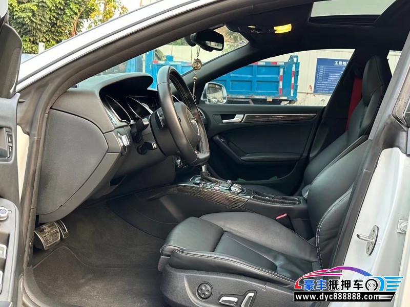 14年奥迪S5轿车抵押车出售