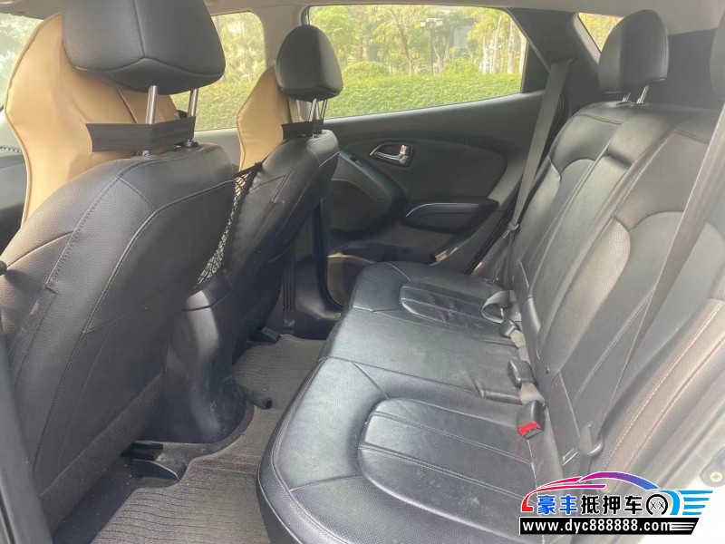 15年现代ix35轿车抵押车出售