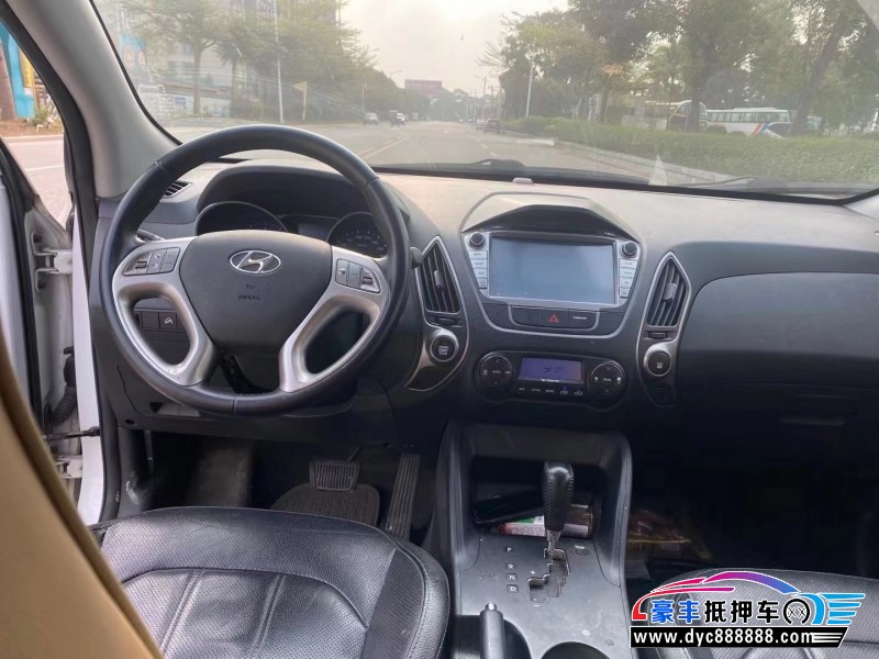 15年现代ix35轿车抵押车出售