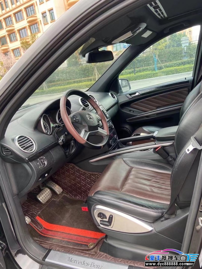 13年奔驰GL轿车抵押车出售