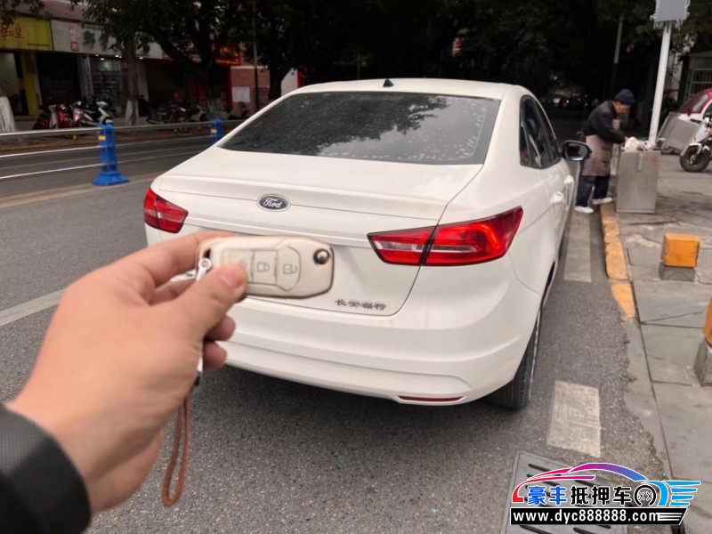 17年福特福睿斯轿车抵押车出售