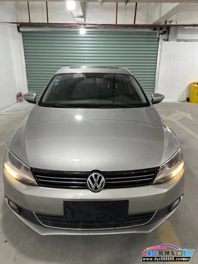 14年大众速腾轿车抵押车出售