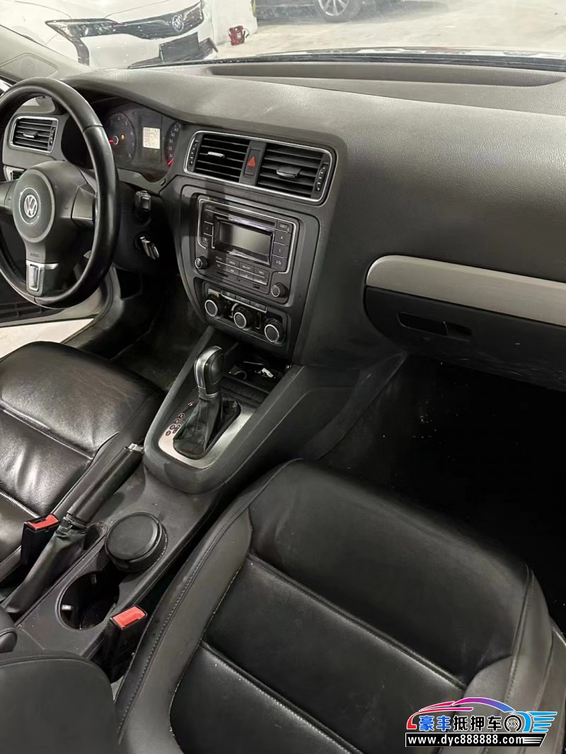 14年大众速腾轿车抵押车出售