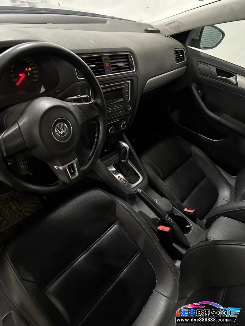 14年大众速腾轿车抵押车出售