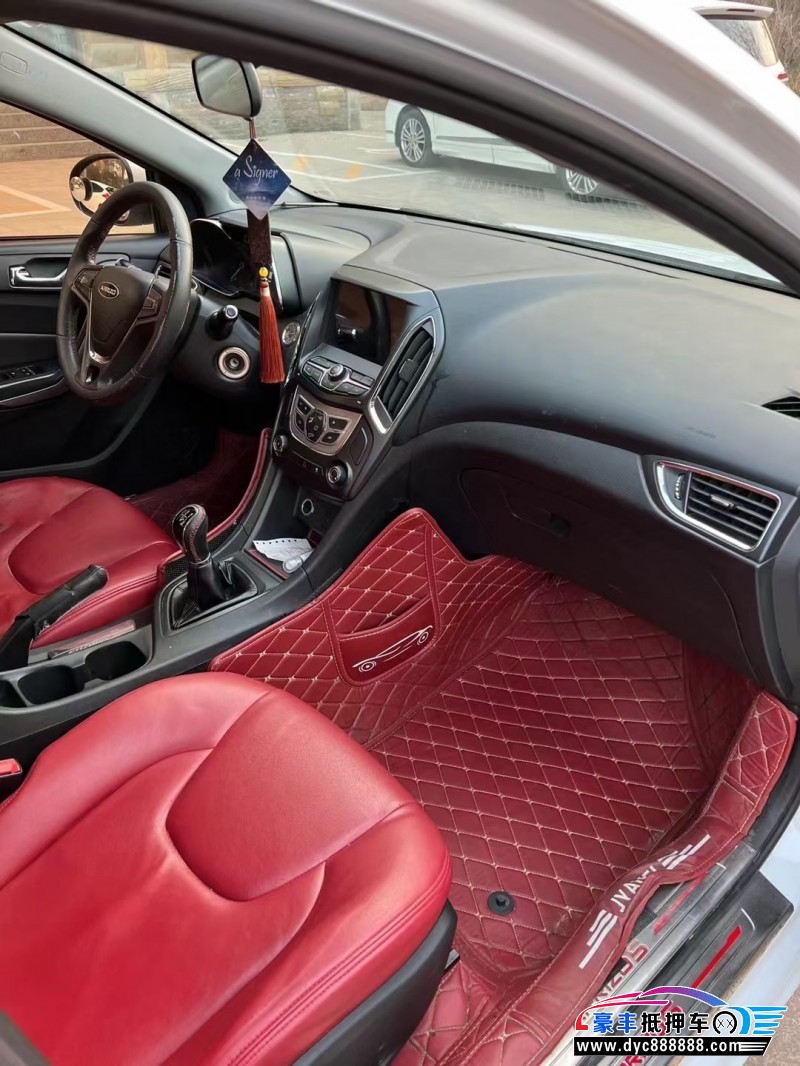 17年奇瑞艾瑞泽5轿车抵押车出售