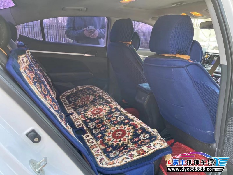 17年现代领动轿车抵押车出售