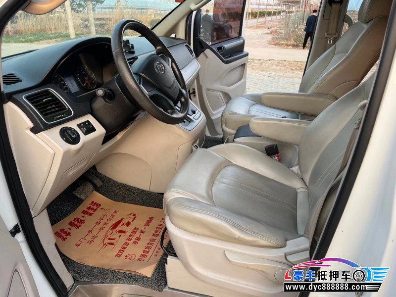 15年上汽大通G10轿车抵押车出售