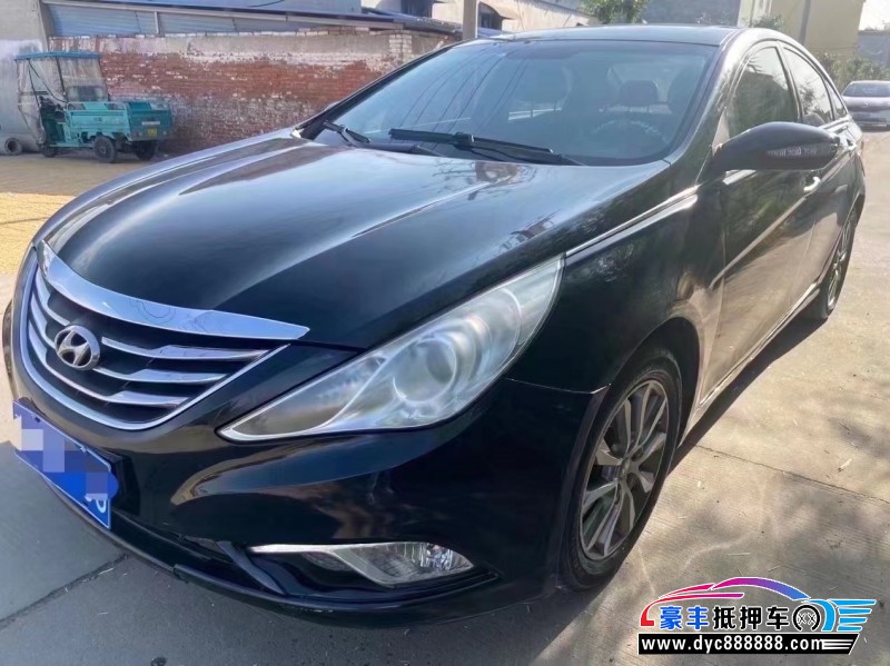 14年现代索纳塔八轿车抵押车出售