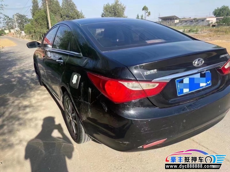 14年现代索纳塔八轿车抵押车出售