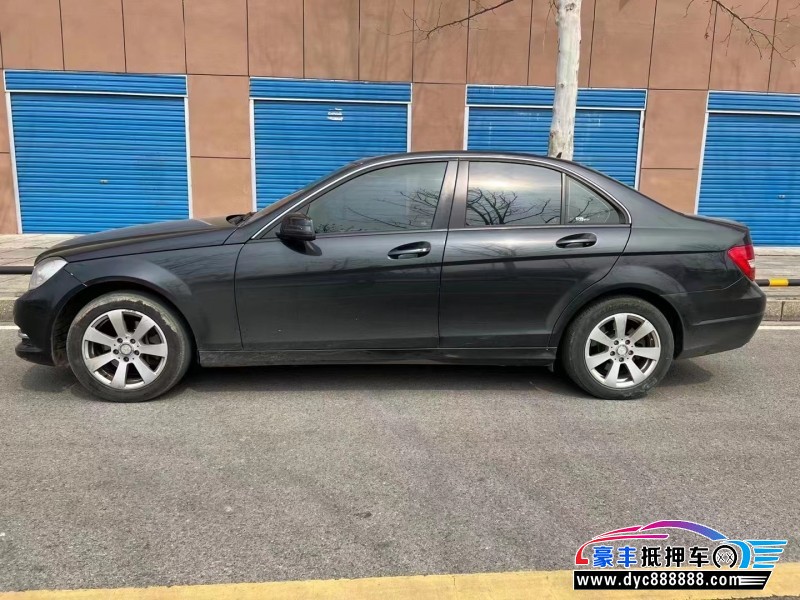 13年奔驰C级轿车抵押车出售