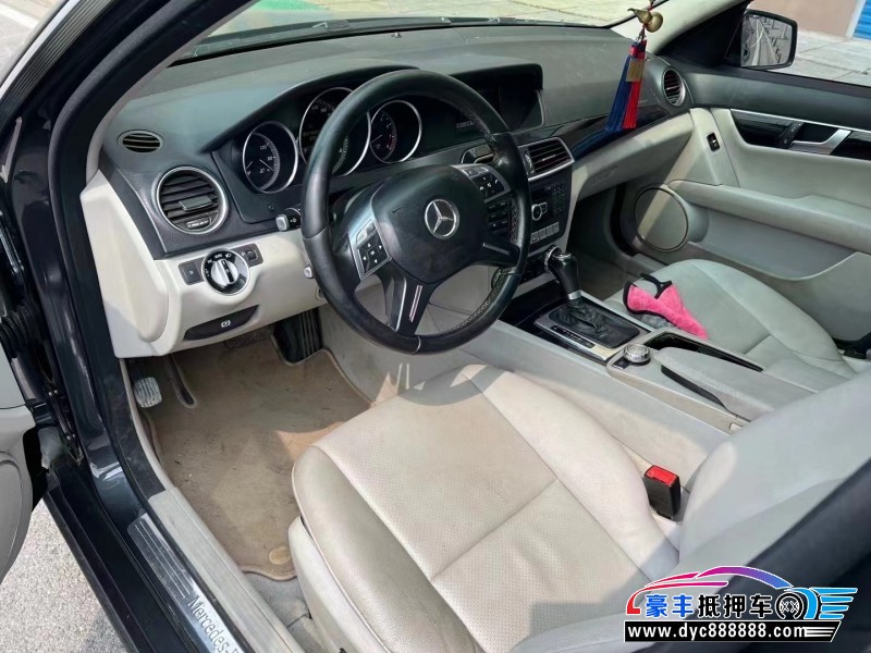 13年奔驰C级轿车抵押车出售