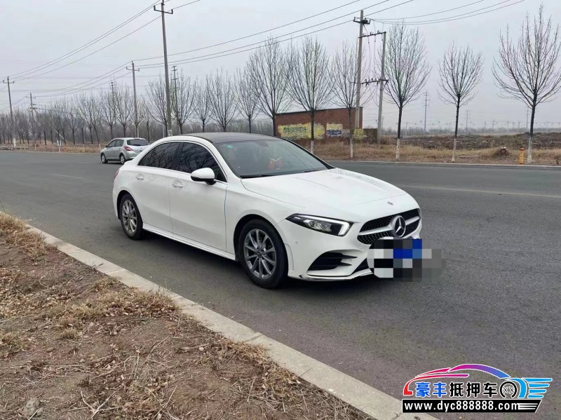 19年奔驰A轿车抵押车出售